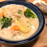 **寒い日はあったかごはん〜💕シチューと鶏のトマト煮作りました☺️どっちも鶏かよ、ってのは置いといて、、笑**冷え性さんはやってる方も多いかもしれませんが&hellip;白湯（さゆ）&hellip;のInstagram画像