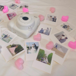 ..結婚式の写真達をSeel（シール）さまでチェキ風にしてみました🥺..かわいい、かわいすぎる、、、🥺..裏はシールになってて、キーホルダーとかもあるよ〜〜〜〜🌼.&hellip;のInstagram画像