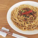*辛い物好きでも満足できる！麻辣坦々麺♡*お昼ご飯って&hellip;作るの面倒じゃないですか？しかもうちの次女はパン大好きでお昼はほぼ毎食のようにパンを食べています。笑なので基本自&hellip;のInstagram画像