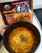 お水がいらない 台湾ラーメンをいただきました🍜スープ、麺、具がひとつになっていて横から見ると三層になっているのがわかります😄お水もいらず鍋にいれるだけで完成😆とっても簡単💯辛いもの&hellip;のInstagram画像
