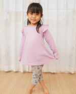 ニッセン様のAラインチュニックTシャツ＋７分丈レギンス2点セットをモニターさせていただきました🌸娘は身長105cmで110サイズを着てます♪レギンスとチュニックの背&hellip;のInstagram画像