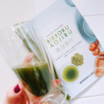 ミッシーリスト高橋ミカさんの青汁をお試しさせていただきました⌄̈⃝.青汁なのに苦味はなくて、ほんのり甘いのでぐびぐび飲めちゃう！おちび用には青汁蒸しパンに。気に入ってるみたいでばくばく&hellip;のInstagram画像