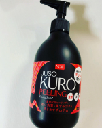 JUSO KURO PEELING［重曹ピーリング］をお試しさせていただきました😍重曹と炭配合で出してみると黒いピーリングジェル✨優しくくるくるしてるとポロポロと黒いカスが！重曹と炭の成分で古&hellip;のInstagram画像