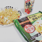 娘も寝たのでゆっくり時間楽しむ&hellip;♡本格中華を手軽に♡味がしっかりしてて、チンするだけだし楽すぎ＾＾美味しい〜！麺も具材もちゃんと美味しい！ちょっと大人の味だからこっそり食べ&hellip;のInstagram画像