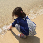 娘の1番好きな青色のお洋服後ろ姿が女の子らしくてとっても可愛らしい❤︎ #PR #株式会社ニッセン #nissen #キッズファッション #ニッセン子供服 #通園通学アイテム #チュニック #mon&hellip;のInstagram画像