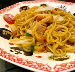 まさかのこんな時間に#夜の11時に食べる さっきTVでギャル曽根が中華食べまくっててお腹すいたから😂娘の前で食べたら欲しがってとられるので夜食に👍🏻笑チャーシューが美味しい😳クオリティ&hellip;のInstagram画像