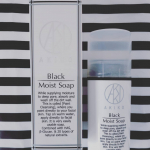 AKIKO ブラックモイストソープをモニターさせて頂きました✨スティックタイプの洗顔石鹸でお顔に塗り塗り🎨✍すると本当に落ちるかな💦と心配になる位に真っ黒に😨けれどスッキリ落ちて洗い上がり&hellip;のInstagram画像