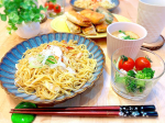 ＊.#なべやき屋キンレイ さまから葱と叉焼の香味そばをいただき、レンジでチンする楽チンごはん🙏.春巻きはこの前実家帰った時にお母さんと一緒に作って冷凍しておいたやつ🙃2&hellip;のInstagram画像