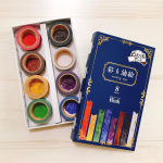 子ども三人と引きこもりの生活が続いておりますが...😂そんな中素敵なお品が届きました～✨油絵の質感を思わせるマスキングテープです！！その名も「彩り油絵」✨ 早速皆で下絵を描き、ちぎっては貼&hellip;のInstagram画像