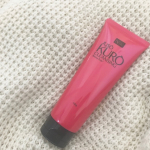 ..JUSO KURO CLEANSINGをお試しさせていただきました😊.見た目は少し驚きの黒ですが重曹と炭成分が配合されているので毛穴ケアにバッチリの商品です👍🏻さら&hellip;のInstagram画像
