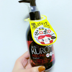 JUSO KURO PEELING［重曹配合ピーリングジェル］￥1,848重曹と炭の成分が毛穴の汚れを浮き出し、こするとポロポロ黒いかたまりが出て角質や毛穴汚れを絡みとりスベスベ肌&hellip;のInstagram画像