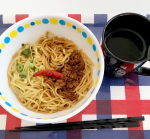 なべやき屋キンレイ様のお水がいらない汁なし麻辣担々麺4食（袋）をいただきました🥰❤️﻿﻿子供がお昼ご飯を食べている間にレンジでチン💗💗﻿簡単すぎて嬉しいです😍😍﻿﻿子供と一緒だとご&hellip;のInstagram画像