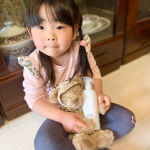 【大好きなバーバリーのクマちゃんを念入りに除菌中】最近は、特に念入りに色々なところを除菌・マスク・手洗いをしています。毎日ニュースを見ている、3歳の娘は、「マスクと手を洗うのが大事なん&hellip;のInstagram画像