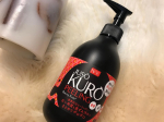 JUSO KURO PEELING［重曹ピーリング］を使用しました✨重曹と炭配合の黒いピーリングジェルです。重曹と炭の成分が毛穴の汚れを浮き出し、肌をこするとポロポロと黒いカスが出て、古い&hellip;のInstagram画像