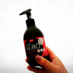 重曹ピーリング使ってみました。重曹と炭の力でお肌のザラつきとかつまった毛穴をケアする商品です。パパイン酵素、リンゴ酸、グリコール酸、乳酸が古い角質をやわらかくして、さっぱり洗い流してくれま&hellip;のInstagram画像