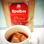 こちらは大のお気に入り株式会社TIGERさんのオーガニック・プレミアム・ルイボスティーです。☕オーガニック認証を取得した最高級グレードの茶葉100％使用。南アフリカの強力な太陽光を活用して天日干し&hellip;のInstagram画像