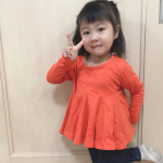 綿100%長袖トップス！﻿ニッセンさんから頂きました。﻿裾のフレアが大人っぽくてシンプルなデザインで可愛い♡﻿ピンクの服を選ぶ娘、汚れの目立たない色を選ぶ私なので&hellip;﻿オレンジ色の服は新&hellip;のInstagram画像