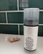 洗顔はモコモコでフワフワの泡を作って優しく洗うのが当たり前と思ってた。﻿この概念はもう時代遅れなのかな﻿🙄﻿﻿スティックノリの様に繰り出して直接肌に塗っちゃう洗顔石鹸﻿﻿&hellip;のInstagram画像