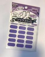 幼稚園指定の靴下が紺何より名前つけが。。と言うことでこちら🤣ソックスラベルアイロン接着だからか、シール自体が少し分厚い。仮止め後アイロンだし、少し伸縮するので動きにも強そう。長&hellip;のInstagram画像