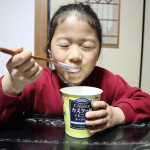 子ども達の大好きなカスバニ❤甘いから砂糖もフルーツもなしでそのまま食べてます😋ほんとに美味しい💕いちご味もあるらしく見つけたら絶対買う😆#おやつヨーグルト #カスバニス&hellip;のInstagram画像