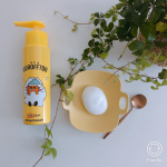 .春から息子の乗る幼稚園バスが1時間近く早くなるので、今でさえドタバタな朝がさらにドタバタになるのは必至🏃🏻&zwj;♀️.そんな忙しいママの味方、お布団のような泡で寝てる間に出た皮脂汚れをササっ&hellip;のInstagram画像