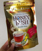 真夜中の一人タイム！子供を寝かしつけて貯まった録画の番組見たりと出来る唯一の時間。最近は子供と一緒に寝てしまうことも多いのですが今日は買ってあったケーキと一緒にハニーブッシュを。ハニーブッ&hellip;のInstagram画像