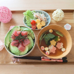 休日おうちランチ🍴・・・マグロアボカド丼と簡単サラダにお吸い物何作ろうか全然考えつかず、とりあえず簡単にできて主人が好きそうなものに&hellip;お吸い物は、@nikkofoods&hellip;のInstagram画像