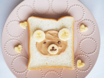 簡単！#クマさんトースト #アーモンドクリーム に、バナナを乗せて、チョコで顔を描いたら出来上がり❤️もちろんピーナツクリームとかでも！でもこのアーモンドクリームが、おすすめなんで&hellip;のInstagram画像