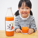 ニンジン🥕栄養いっぱいいただきまーす！#人参ジュース って、子供から大人までみんな大好き！？種類もたくさん！今回、出口崇仁農園の人参ジュースを飲んでみました！丸絞り感がすご&hellip;のInstagram画像