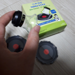 画期的アイテム！！これ、家の中にひそむダニを見つけることが出来るんです。我が家は布製ソファーにいました！(|| ゜Д゜)おためしあれ！#ダニ目視キット #ダニ捕りロボ #ダニ対策 &hellip;のInstagram画像