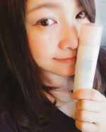 メイクしたあとにｼｭｯ🎵細やかで優しいミストがめちゃ気持ちいい&hearts;️冬から春にかけての季節がお肌が１番乾燥する私には必須アイテム☺️ #MAKECOVER #うるおいミスト #メイクカバー #メイク&hellip;のInstagram画像