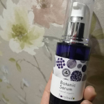 ブドウ酵母エキスを使った美容液🍇サラッとしていてすごく使いやすい乾燥肌で午後はテカリとベタつきに悩まされていたけど、これを使い始めてから午後も肌がサラサラ🤭そしてモチモチ♡&hellip;のInstagram画像