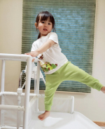 ニッセンさんからストレッチ裾リブパンツを頂きました🎁最近着替えを自分でしたがる娘。ストレッチのスキニーだと思うように足が通らず怒ってひっくり返りますが、こちらのパンツは程よいゆとりがあって&hellip;のInstagram画像