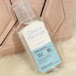 ホリカホリカのアルコールジェル❤︎﻿﻿無香料でアルコールが62%入ってるし﻿携帯用なので外出の時に助かる♪﻿パッケージもシンプルで可愛い◎﻿﻿これからネットで購入できるみたいな&hellip;のInstagram画像