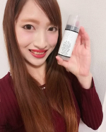 ずっと気になっていたAKIKO ブラックモイストソープを使ってみました😊！ ２年連続モンドセレクション金賞受賞のすごい品なんです✨✨ 炭に空いている無数の小さい孔が汚れを吸着するチカラを応用した洗顔ス&hellip;のInstagram画像