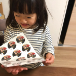 Seelでシールさんのサービスを利用して娘のシールを作ってみました。最近保育園の準備を自分で始めた娘。弟の引き出しとよく間違えるので、写真を貼って区別してみたら、毎日喜んで間違えずに準備ができるように&hellip;のInstagram画像