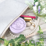 ★レイヴィーフレグランスボディ＆フェイスパウダー《スウィートラベンダーバニラの香り》23g&nbsp;￥1,700+taxこちらのフレグランスボディ＆フェイスパウダーは、入浴後・寝る前・外出&hellip;のInstagram画像