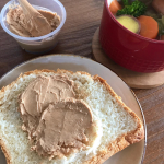 **すごく久しぶりに焼いた食パン🍞✨形はちょっとかっこ悪いけど生地にご飯が入ってるからすっごくふわもちに焼き上がった〜٩(*&acute;︶`*)۶宇治田原製茶場さんのアーモンドクリームをたっ&hellip;のInstagram画像