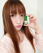 デカ目メイクするために目囲ったらめっちゃ怖い顔になった残念なアラサーです😱そんなことは置いといて、さて今回私が使っているのは頭痛の不快な症状を緩和してくれるエッセンシャルオイルの『ドクターズチ&hellip;のInstagram画像