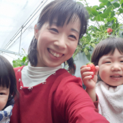 「初めてのイチゴ狩り」【ママとお子様のとのお写真♪】赤ちゃん・子供のためにママモデル東原亜希＆高橋ミカが開発の乳液☆の投稿画像