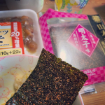 ・具付きのり「一藻百味」by山本海苔店♡with 卵かけ御飯4枚切りなので、半分にしようとしたらパリっ❗️とキレイに割れました。ただのTKGが明太子とのハーモニー♪うまっ・with&hellip;のInstagram画像