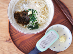 🍜・おこもり週末に作ってくれた、👨🏻と👧🏻お手製の手打ちうどん。・気温が高かったので冷たいおうどんにして、生姜を添えてサッパリと✧・・お気に入りツールのOXOのジンジャ&hellip;のInstagram画像