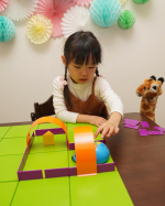 「プログラミングロボットロボットマウス アクティビティセット」で遊びました🐭✨ ボード、トンネル、壁を使って迷路を作って、ロボットマウスに順序を覚えさせて、ゴールのチーズまでロボットマウス&hellip;のInstagram画像