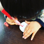 ずっとお家で退屈だよね。でも、この環境に慣れなきゃね&hellip;卵型マグネットにお絵描きして気分転換#第三回タマグ大賞 #マグネットパークコンテスト #マグネットパーク #monipla #magnet&hellip;のInstagram画像