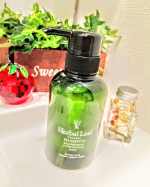 ハーバルリーフを使ってみました😊こちらは2019年新登場の敏感肌で悩む女性が満足したワンランク上のオーガニックシャンプーです✨ **フランスの国際有機認定機関「エコサート」認証のアルガ&hellip;のInstagram画像