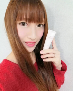 リニューアルしたポイントマジックPROポアカバーCを使ってみました😊！**形状記憶する立体ゲルが毛穴にフィットし、時間が経っても毛穴レスのつるすべ肌をキープしてくれて皮脂を吸収すると共&hellip;のInstagram画像