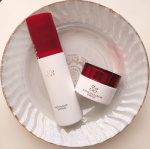 大好きなカフェオレバーやアイスの実で有名なあのお菓子会社のグリコさんにスキンケアがあったなんて今回初めて知りました～パーッケージもシンプルだけど緋色っぽい赤の蓋がグリコさんらしい色&hellip;のInstagram画像