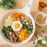 フライパンビビンバ𓃟ꔛ・・・@vitacraftlight ビタクラフトライトをモニターさせていただいて、フライパンでビビンバを作ってみました🎵ごはんと具を乗せてから、さらに焼&hellip;のInstagram画像