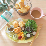 朝ごはんꕥ・・・前日に焼いたスコーンに@okada_nouen 岡田農園さんの無農薬野菜を使ったサラダも添えて🎵スコーンには桜の葉のパウダーを混ぜたらいい香りଘ(੭*ˊᵕˋ)੭*&hellip;のInstagram画像