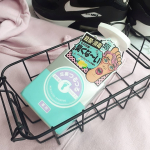 スニーカー女子必見👟💕 ロケット石鹸　足裏つるつる薬用泡シャンプー250ml 700円キャラが強烈なムッシュムレタさん🤣&hearts;️ムッシュムレタさんのシールをはがすとお風呂場になじむすっきり&hellip;のInstagram画像